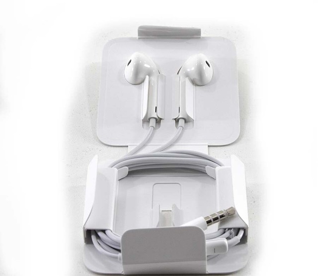 apple wired headphones jack