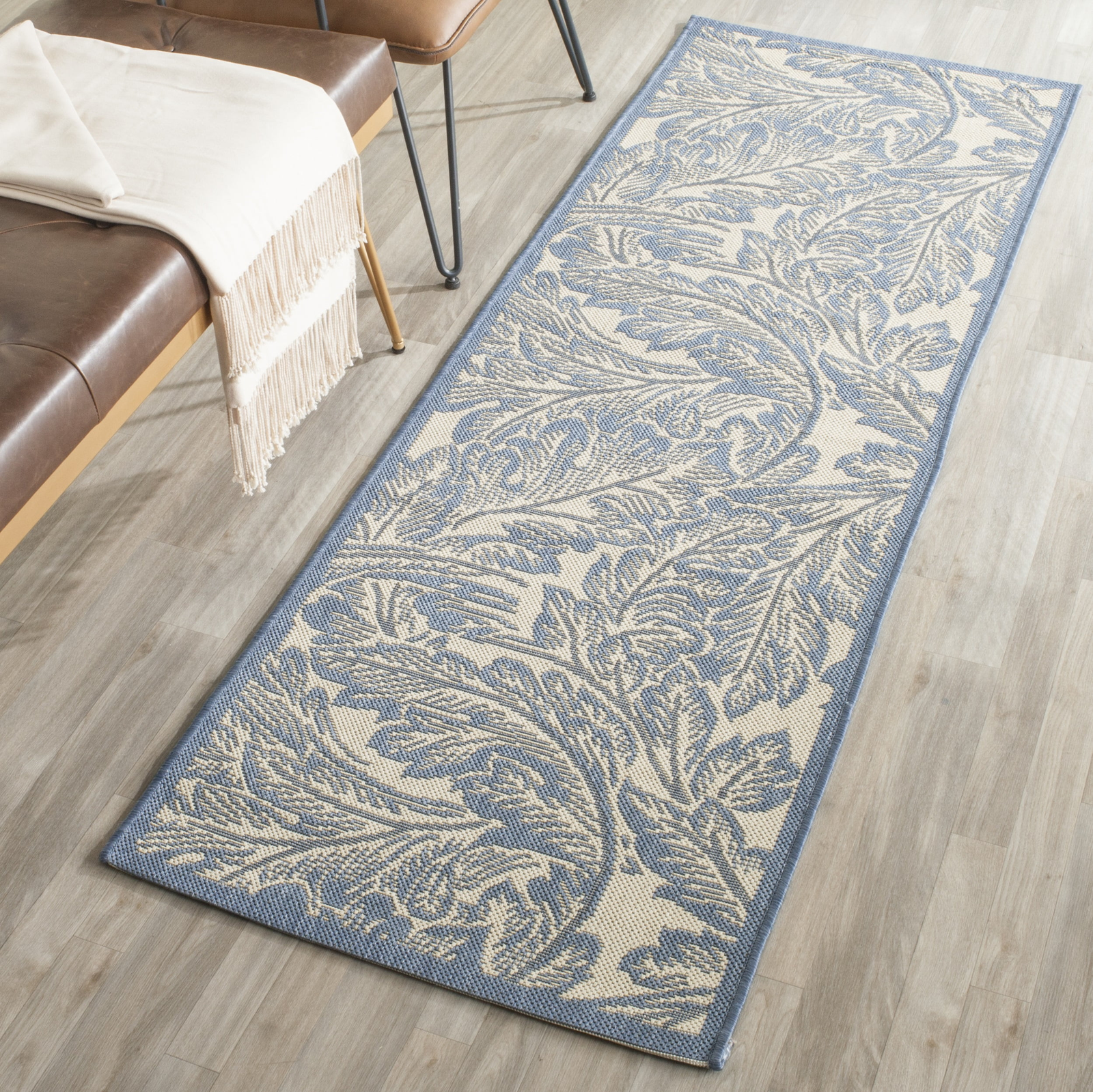 SAFAVIEH Courtyard Connie Floral Indoor/Outdoor Runner Rug, Natural/Blue, 2'3