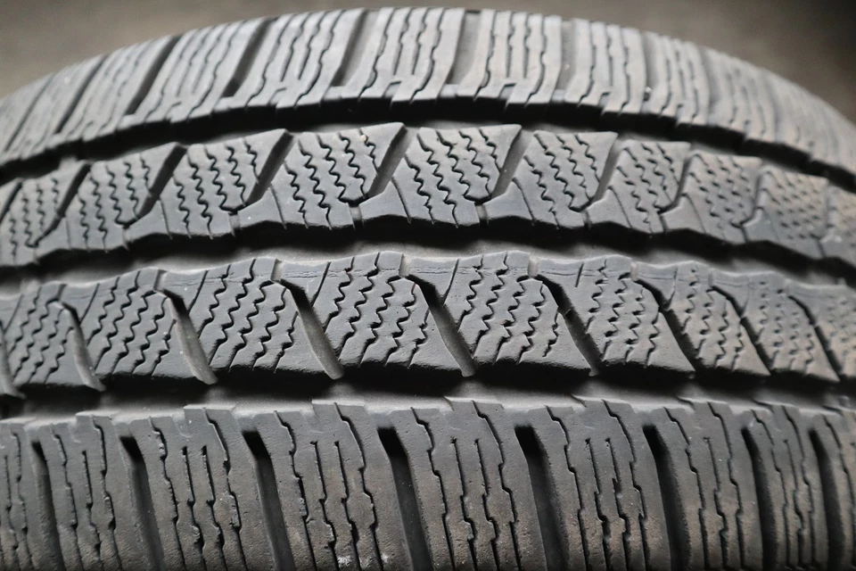 2 x Continental Van Contact Winter  225/55 R17 C  109/107T  M+S  ca. 5- 6 mm - Bild 2 von 4