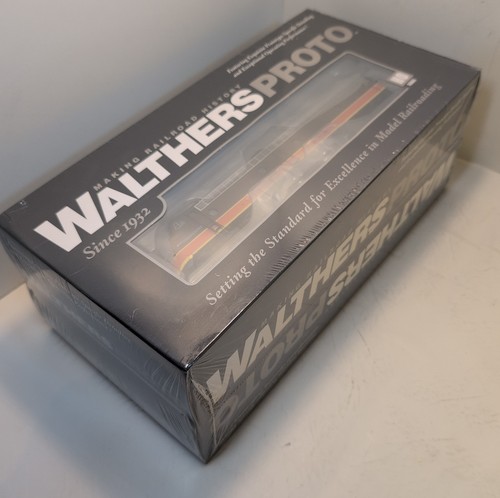 LOCOMOTORA WALTHERS PROTO ESCALA HO EMD E8 A/A SET ILLINOIS CENTRAL #4018 & #4023 | Condition: New