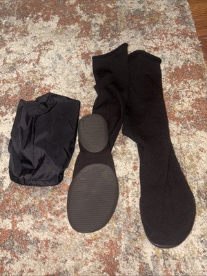 Yzy Yeezy Pods  Black Size 2 With Black Fits US Size 8-10