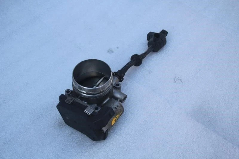 BMW 135i E88 2008 carrocería del acelerador Foto 2 de 4