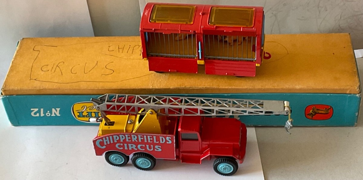 Corgi Gs12 Gift Set 12 Chipperfields Crane and Animal Cage for