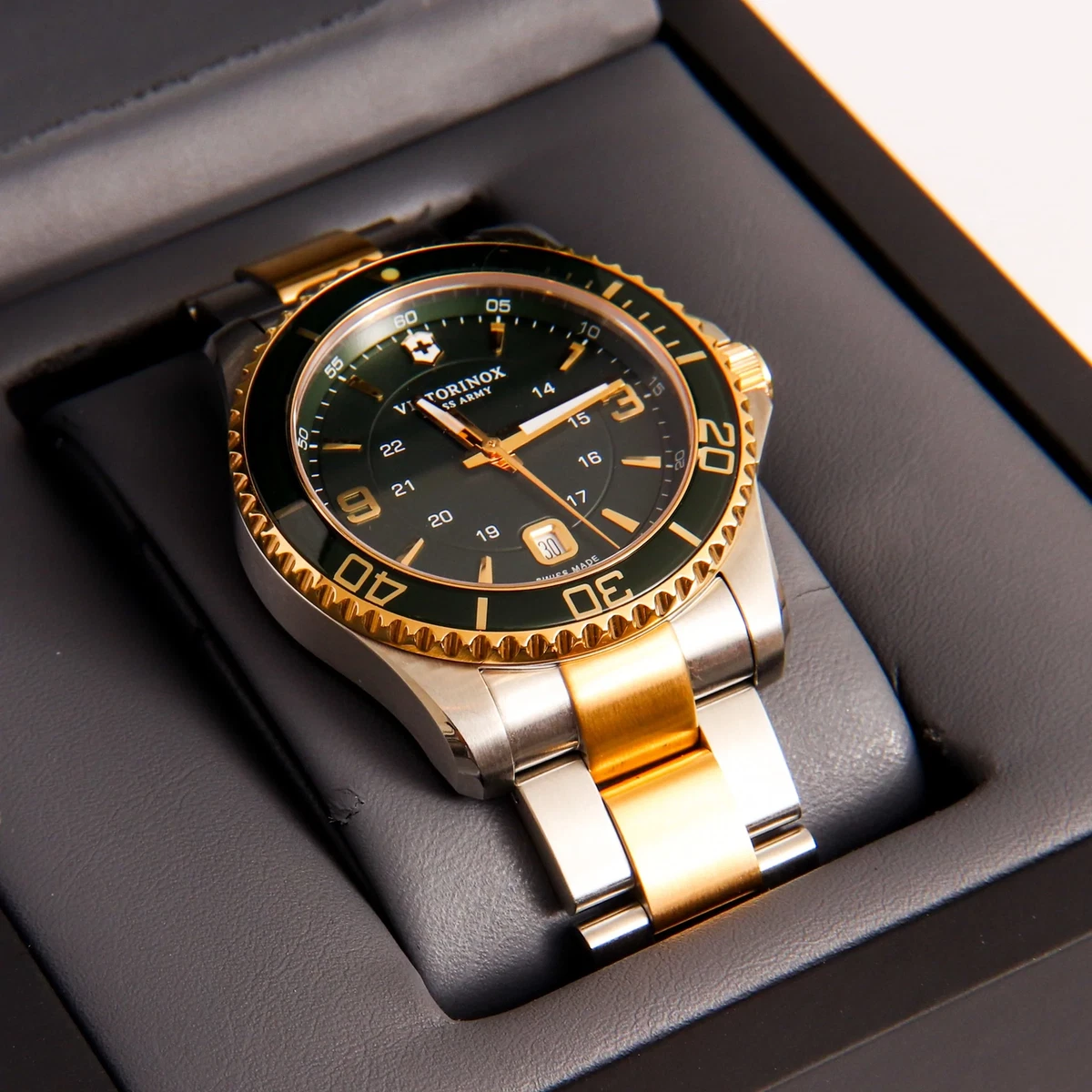 Victorinox 2025 watches gold