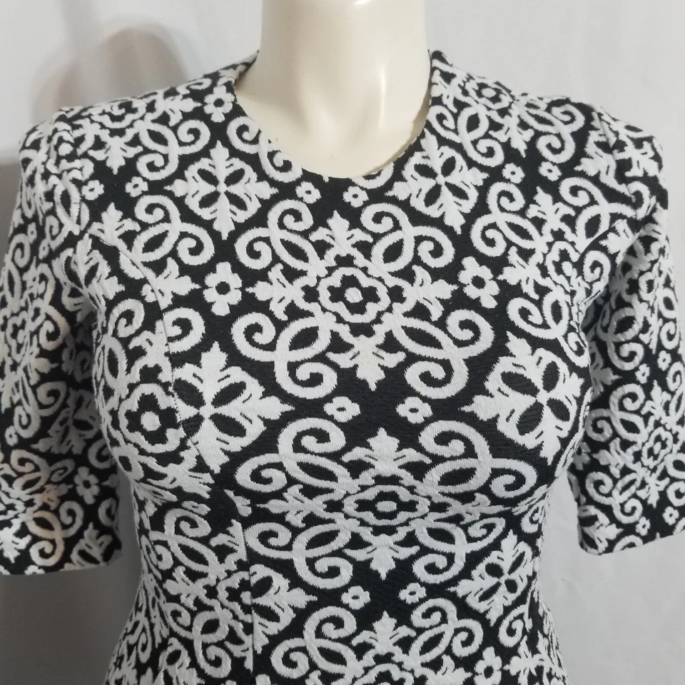 Vestido de invierno manga 1/2 blanco y negro Cato para mujer talla 6 Foto 2 de 4