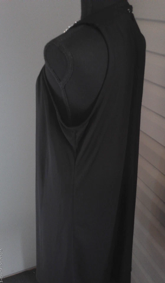 VESTIDO HAANI PEQUEÑO NEGRO CON CUELLO JOYA TALLA X GRANDE Foto 4 de 4