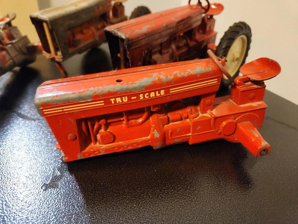 Vintage 1950s-60s Ertl Tru-Scale Farmall Toy Tractor PARTS LOT 4 Pieces - Image 2 of 4