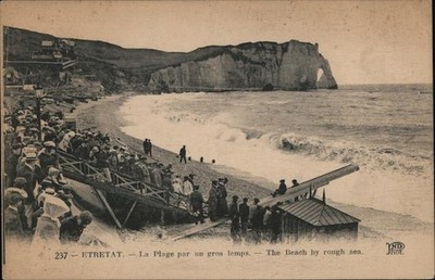 Etretat, France La Plage Par un Gros Temps.-The Beach by Rough Seas Postcard