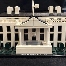 LEGO ARCHITECTURE The White House 21006 No Box Or Instructions -4 Pieces Dusty