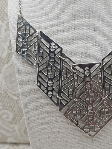 Ciondoli astratti geometrici in metallo tono argento 7" e catena 24" più prolunga 2" - Foto 5 di 11
