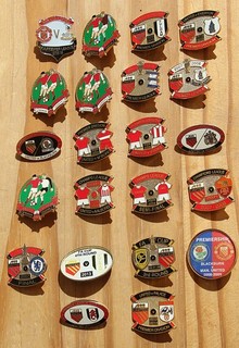 Manchester United. Enamel Badges. x22