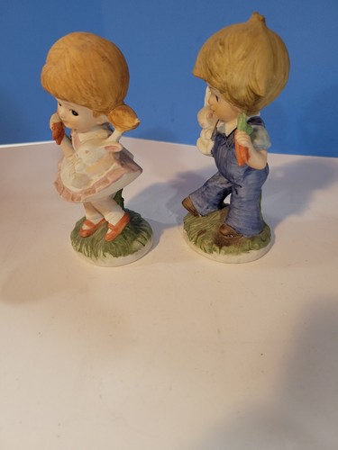 Homco Ceramic Boy And Girl Figurines Holding Rabbits And Carrots - Picture 4 of 4