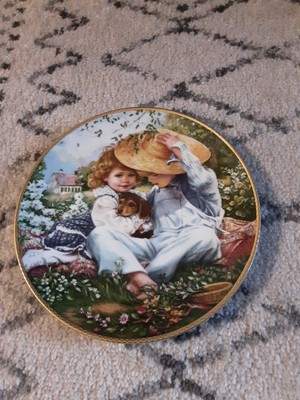 1989 RECO 8.5 diameter Collector's Porcelain Plate A TIME TO LOVE by Sandra Kuck