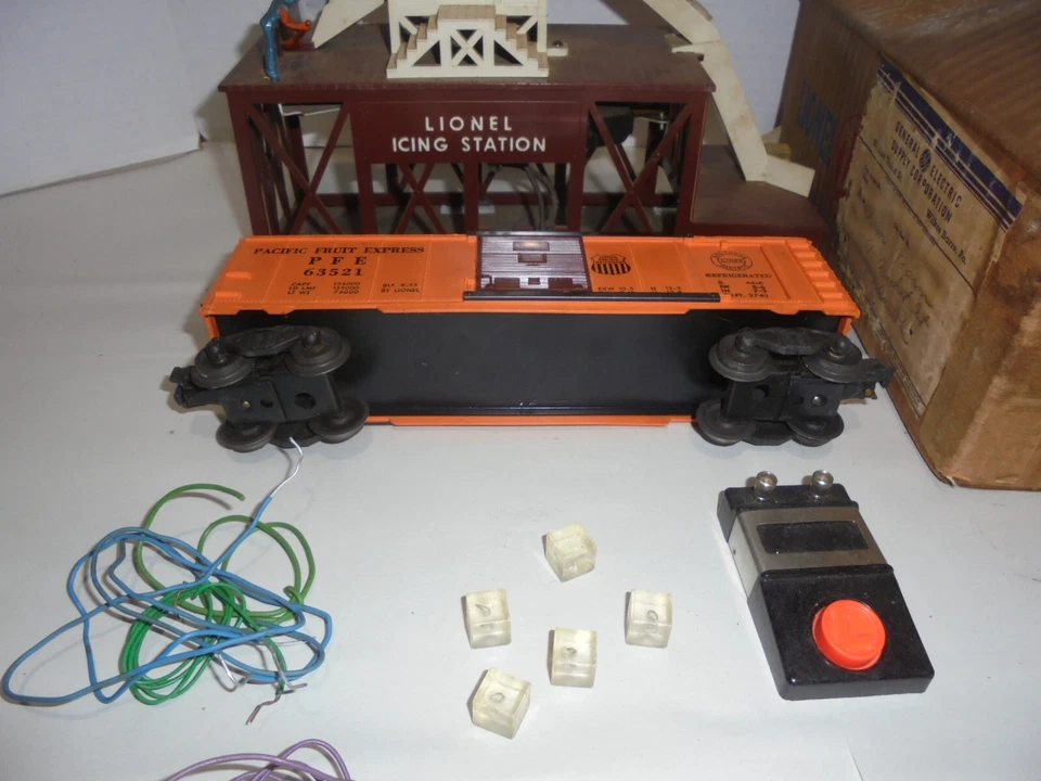 LIONEL 352 OPERATING ICEHOUSE WITH CAR O GAUGE PW VINTAGE & BOX - Image 4 of 4