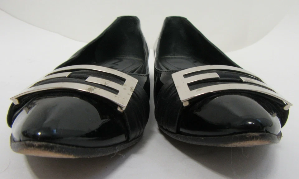 FENDI charol negro logotipo plateado planos talla 36 Foto 3 de 4