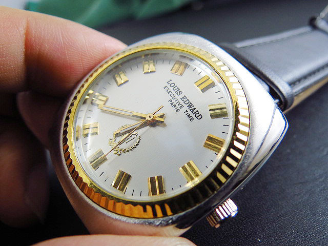 Louis Edward exécutive time Paris montre DIV0330 idée cadeau idéal avec son écrin raffiné