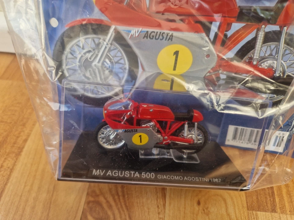 1/24 DEAGOSTINI IXO CHAMPION RENNFAHRRÄDER - MV AGUSTA 500 GIACOMO AGOSTINI 1967 - Bild 2 von 3