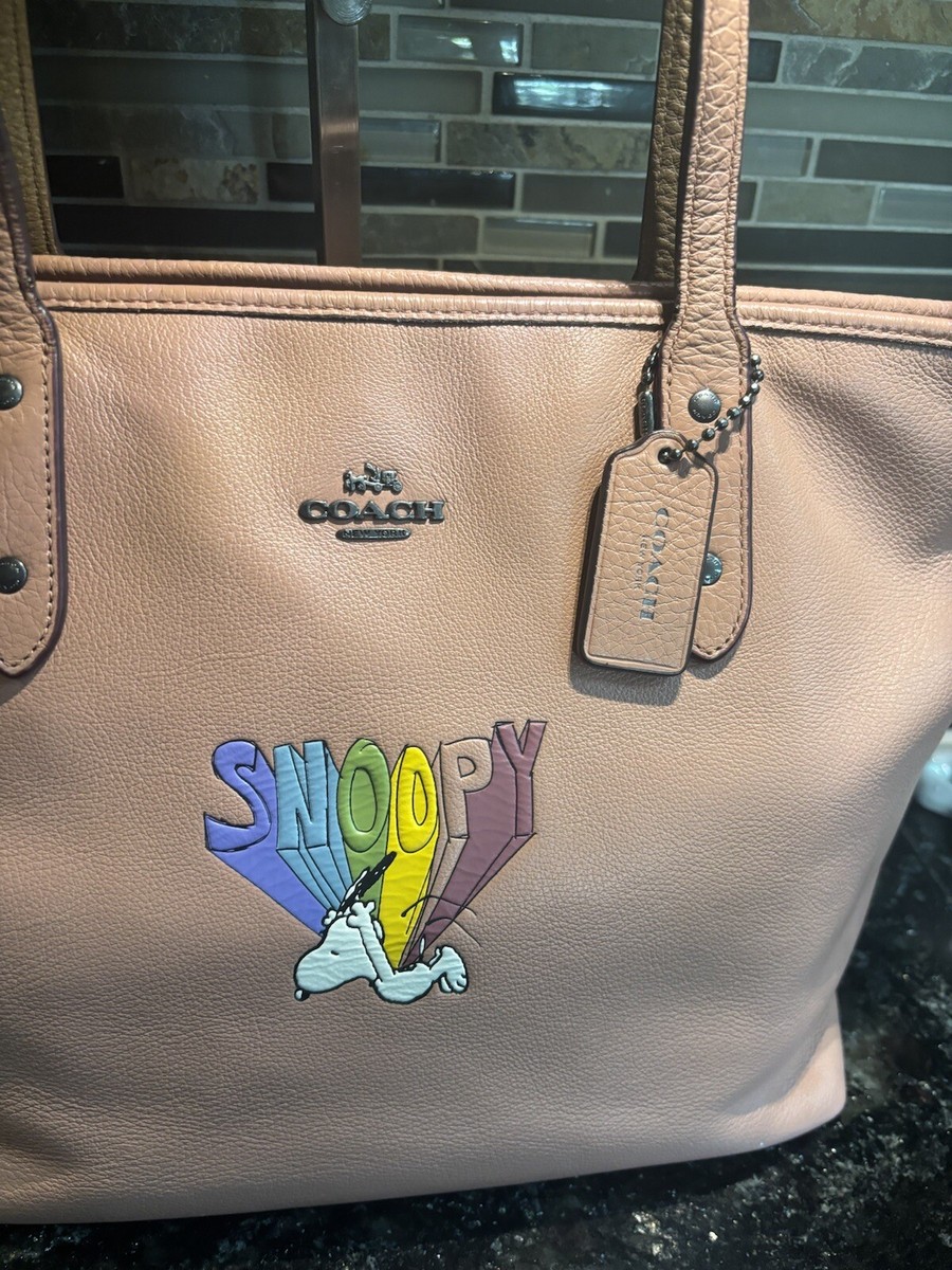 バックパック・リュック COACH Peanuts Snoopy City Zip Tote 18904 COACH Peanuts Snoopy Limited Edition Leather City Zip Tote