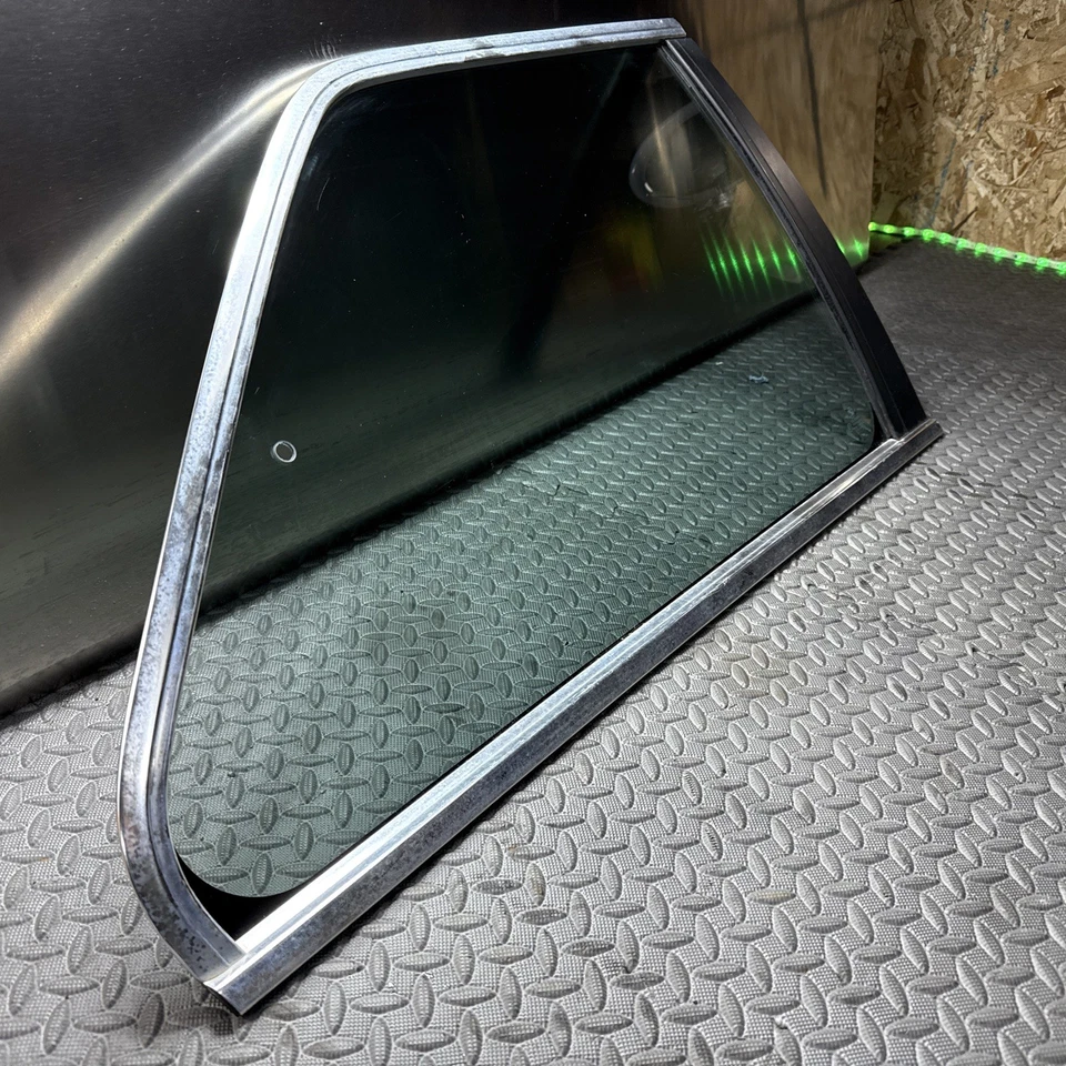 BMW E30 325e M3 325I Coupe Rear Right Vent Green Window Glass OEM - Image 4 of 4
