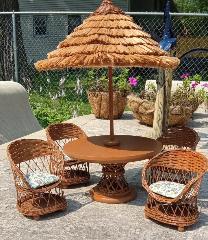 Juego de patio Tiki escala 1:6 único en su clase, piscina, comedor, muebles de exterior para muñecas de moda Foto 2 de 4