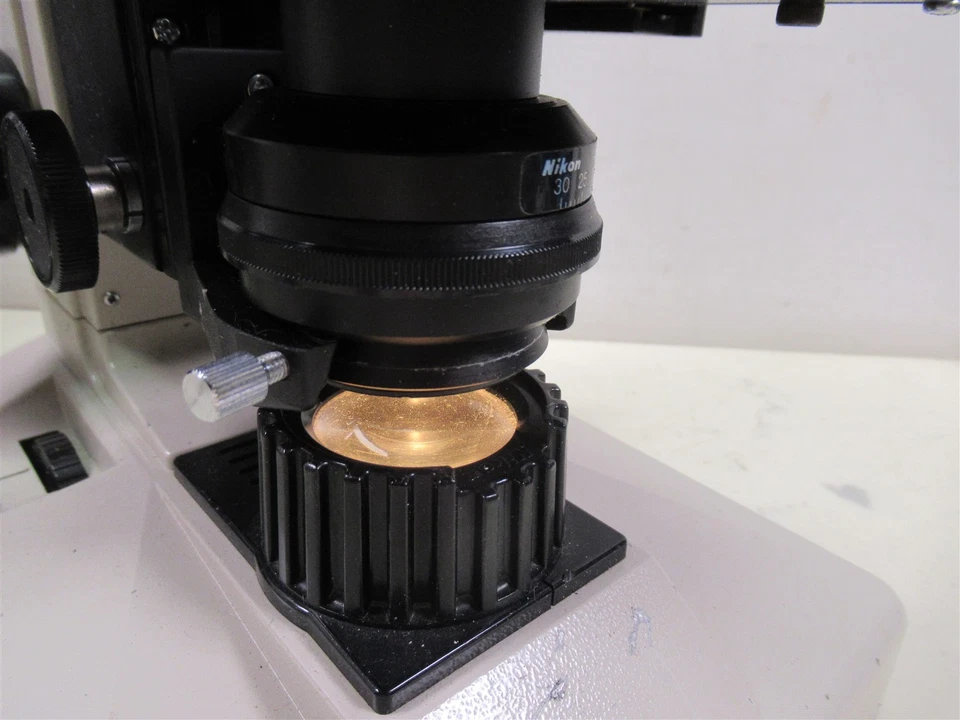 Бинокулярный микроскоп Nikon Alphaphot YS с окулярами и 4 объективами  - Изображение 2 из 4
