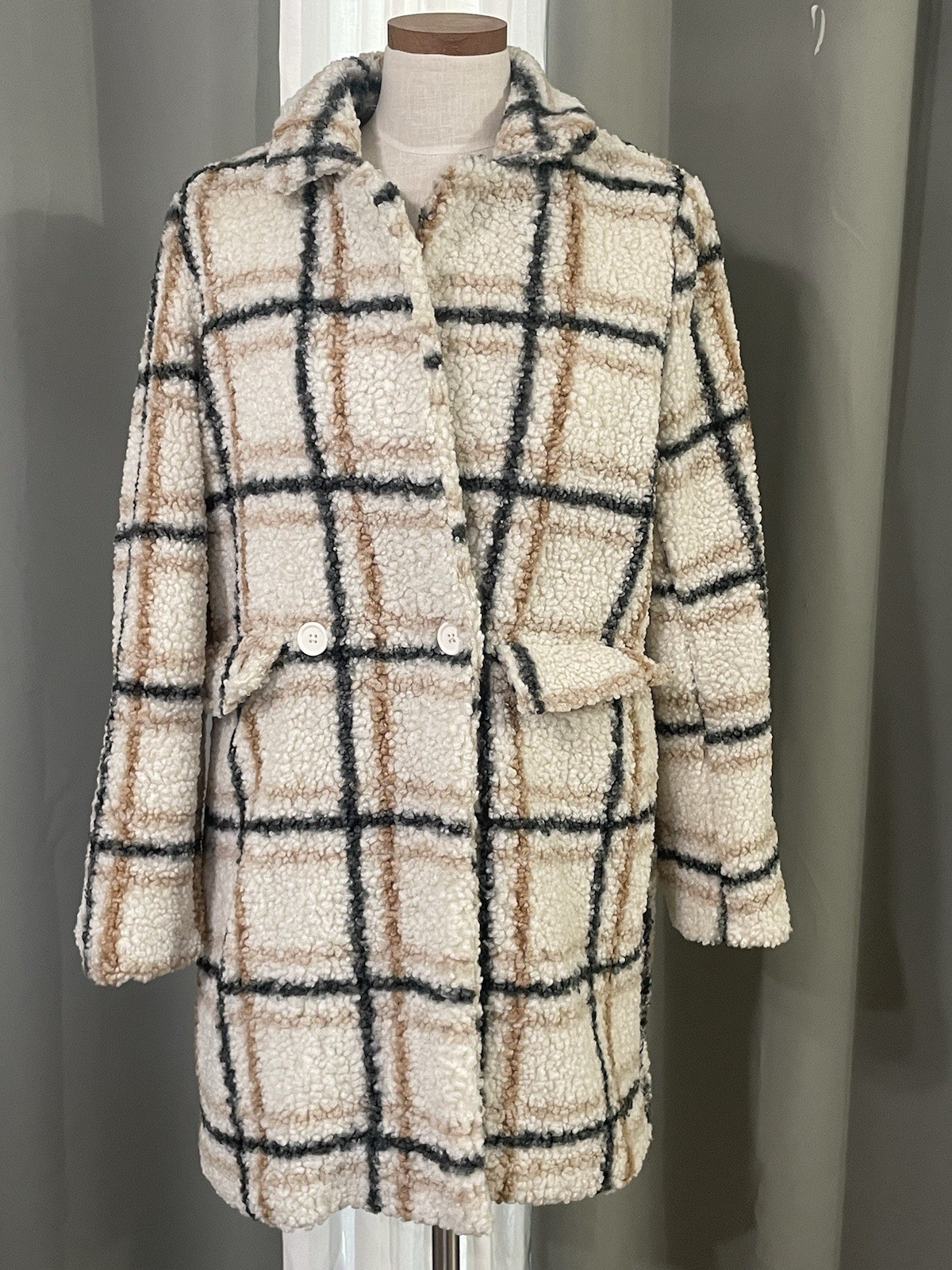 Stoosh Women's Cream Trench Coat Size Medium Long Sleeve Pockets Button Front