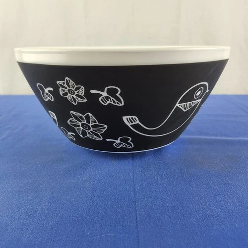 Vintage Charm Inspired by Pyrex Birds of a Feather 10C 2.3L Bowl