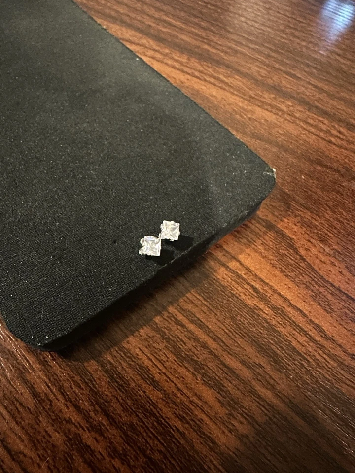 14K White Gold Princess Cut Diamond Stud Earrings 3mm Vintage Estate Gorgeous - Image 4 of 4