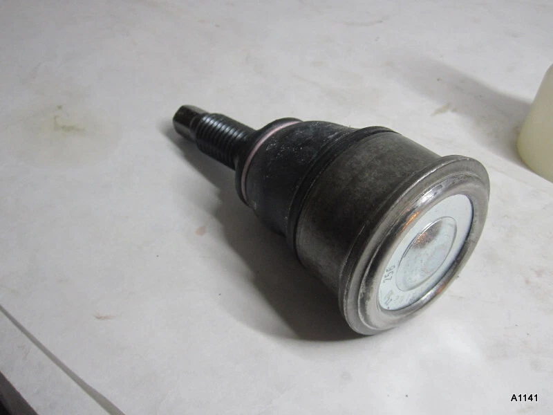 Rótula inferior delantera Ford F350 F250 2008-2020 4x4 Super Duty Foto 2 de 4