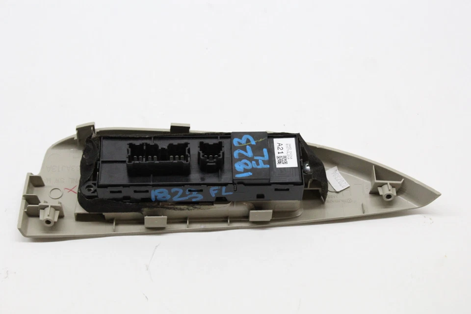 Subaru Outback 2013 ventana delantera izquierda SWTICH 94263AJ13A OEM 10 11 12 13 14 Foto 3 de 4