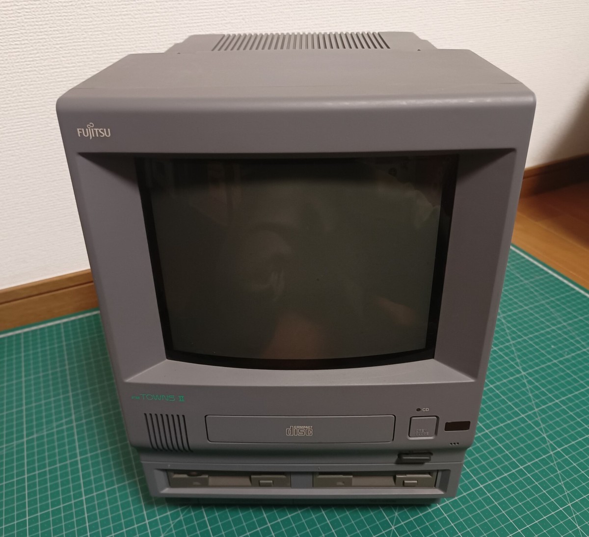 Fujitsu FM Towns UX 20 Unit Japan *GREAT CONDITION w/ EXTRAS Fujitsu FM Towns UX 20 Unit Japan *GREAT CONDITION w/ EXTRAS