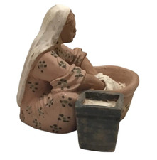 Estatuilla esculpida de cerámica escultura a mano de mujer de barro de arcilla de colección rara firmada