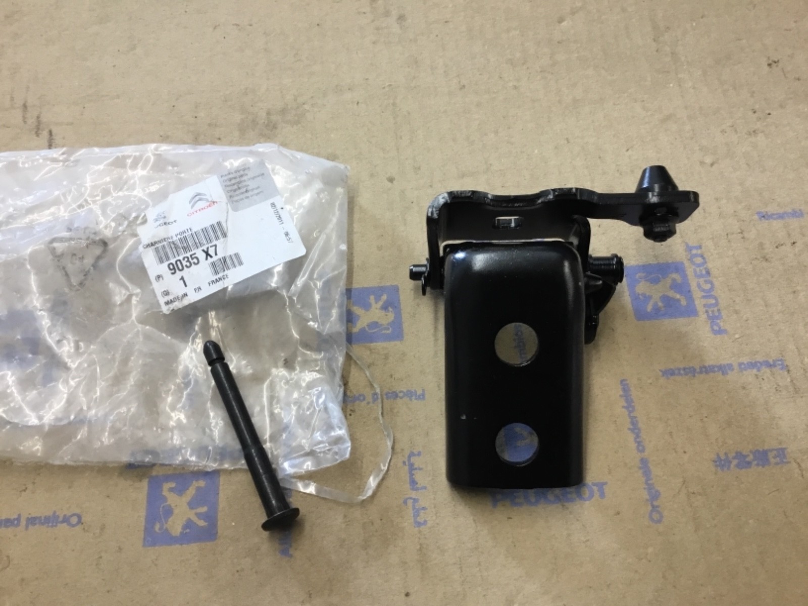 Peugeot 308 Front Right Upper Door Hinge - 9035X7 Genuine Peugeot  