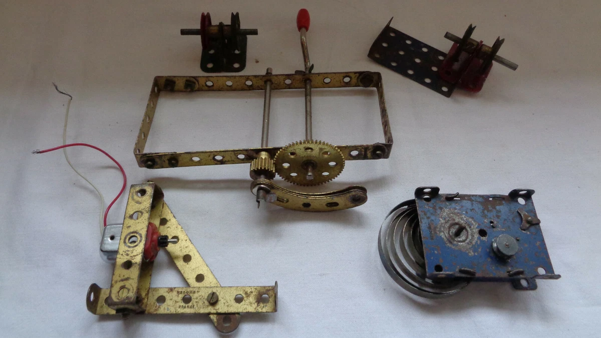 MECCANO jeu ancien jouet construction métallo pièces