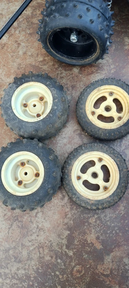 Vintage team Associated Rc10 Rc Buggy - Image 4 of 4