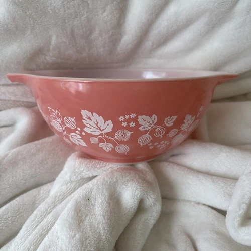 Vintage  Pyrex 442 Mixing Bowl White Gooseberry Print onPink Milk Glass 1.5 Qt