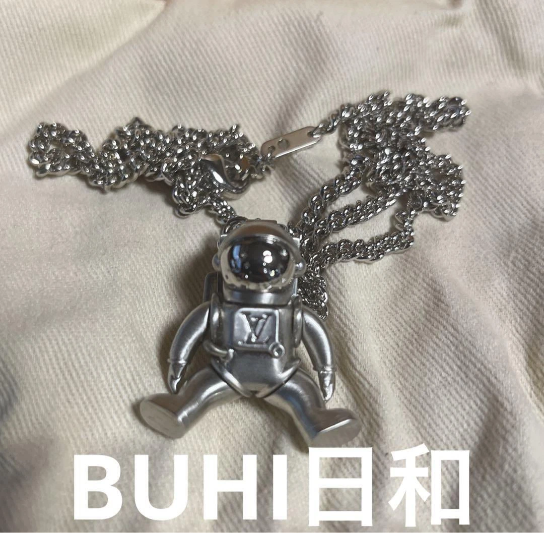 lv astronaut necklace