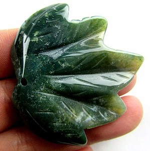 Beautiful unique dark green moss agate carved leaf pendant bead Vk1314