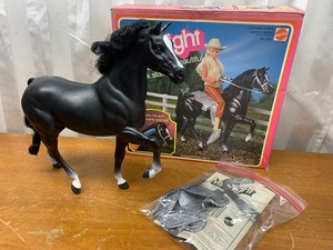 Cheval Barbie Midnight Mattel 1981 – Étalon Noir Avec Selle Et Accessoires (Vintage)