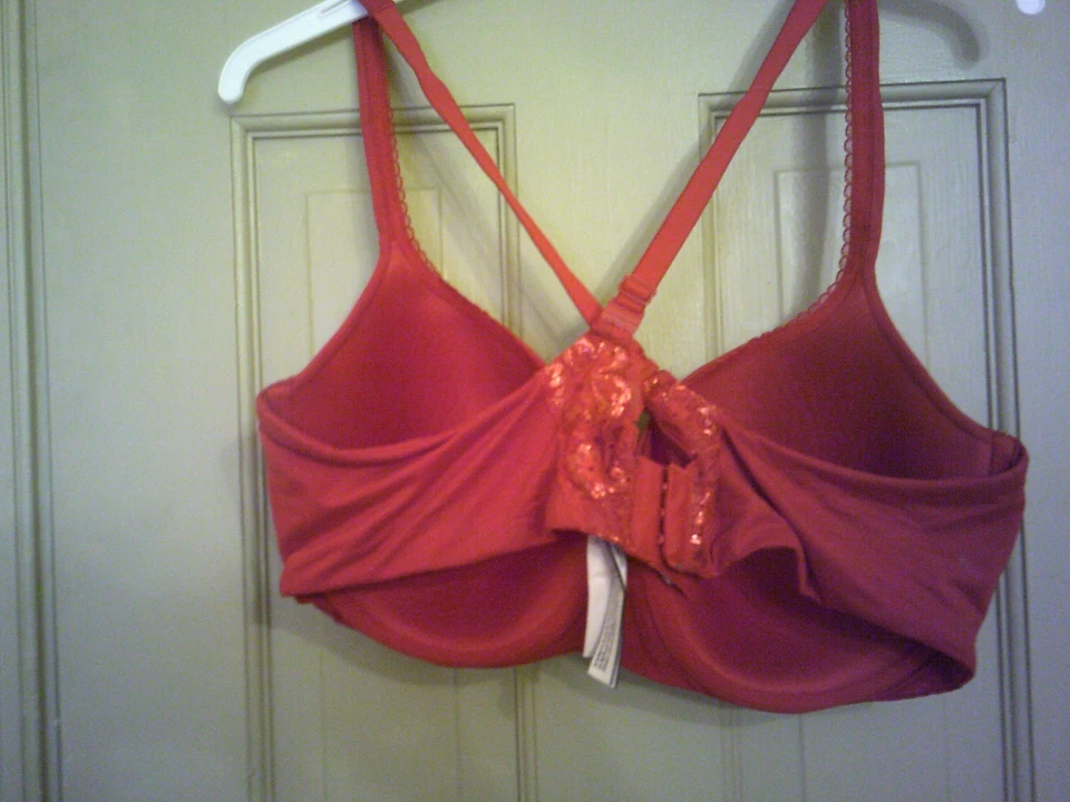 Beautiful Red Victoria's Secret Bra, Size 40D. Padded Cups, underwire. - Image 2 of 2