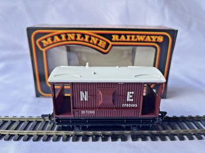 Mainline Railways 10' Brake Van N.E. im Originalkarton