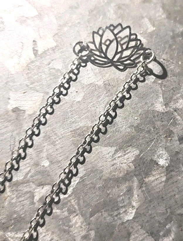 Pulsera de eslabones de moda flor de loto tono plata Foto 2 de 3