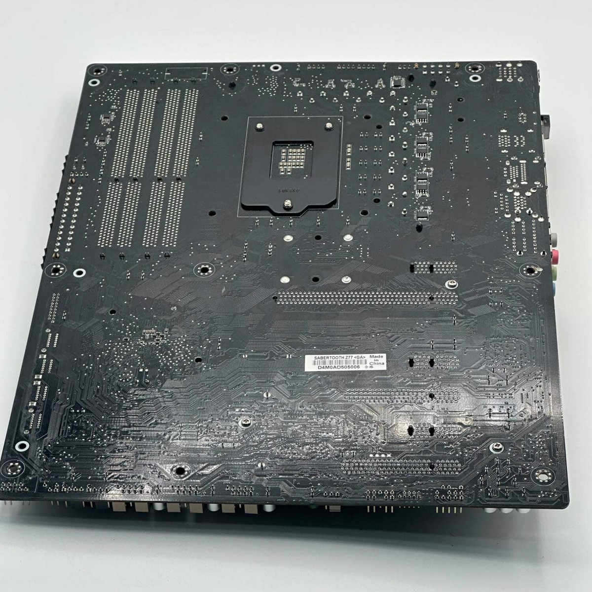 Asus Sabertooth Z77 Thermal Armor I/O Shield FCLGA 1155 ATX Intel