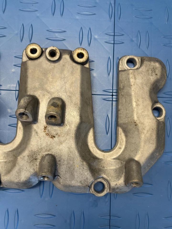 01-05 CHEVY SILVERADO 2500 Cubierta de válvula Cubierta de válvula superior Rh Oe# 97223559 Foto 4 de 4