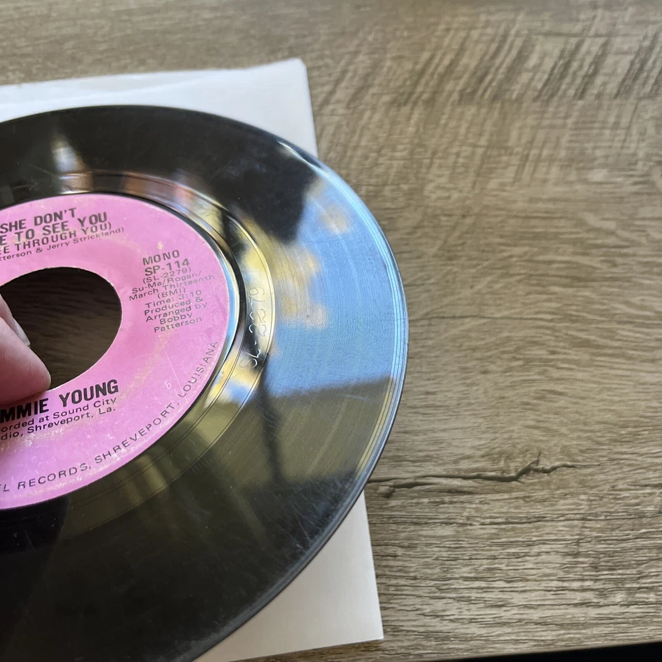 DEEP FUNK / SOUL:  TOMMIE YOUNG - SHE DON'T HAVE TO SEE YOU 45 Soul Power 1973  - Image 4 of 4