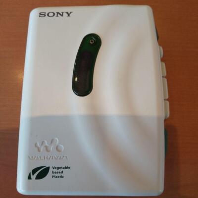 Used SONY Walkman WM-FX202 White Cassette Player AM FM Radio Retro