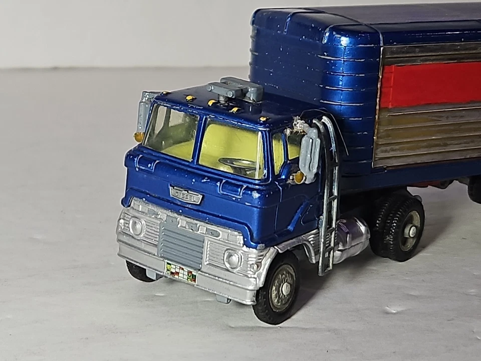 VINTAGE CORGI MAJOR TOYS FORD TILT CAB EXPRESS SERVICE ARTICULATED TRAILER 1137 - Image 2 of 4