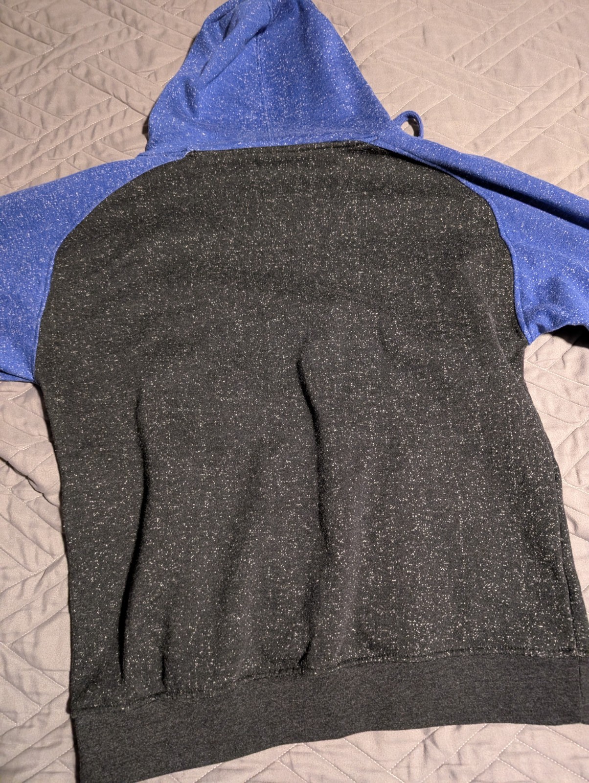 Felpa con cappuccio media Ford Mustang spellout logo pony nero e blu pony