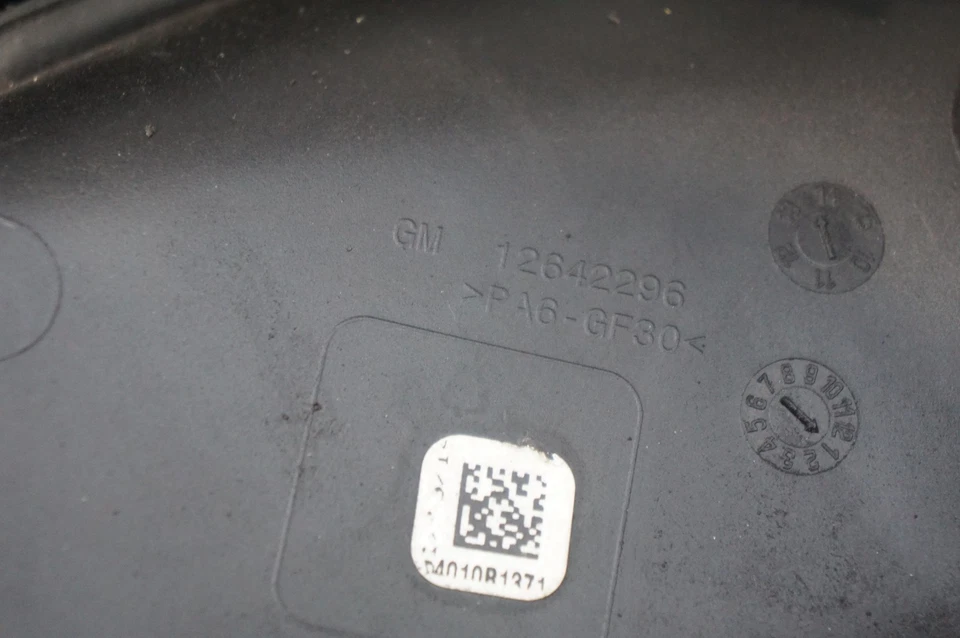 Manguera de tubo refrigerador turbocompresor admisión de aire 12642296 Chevrolet Silverado 3500 12-16 Foto 2 de 4