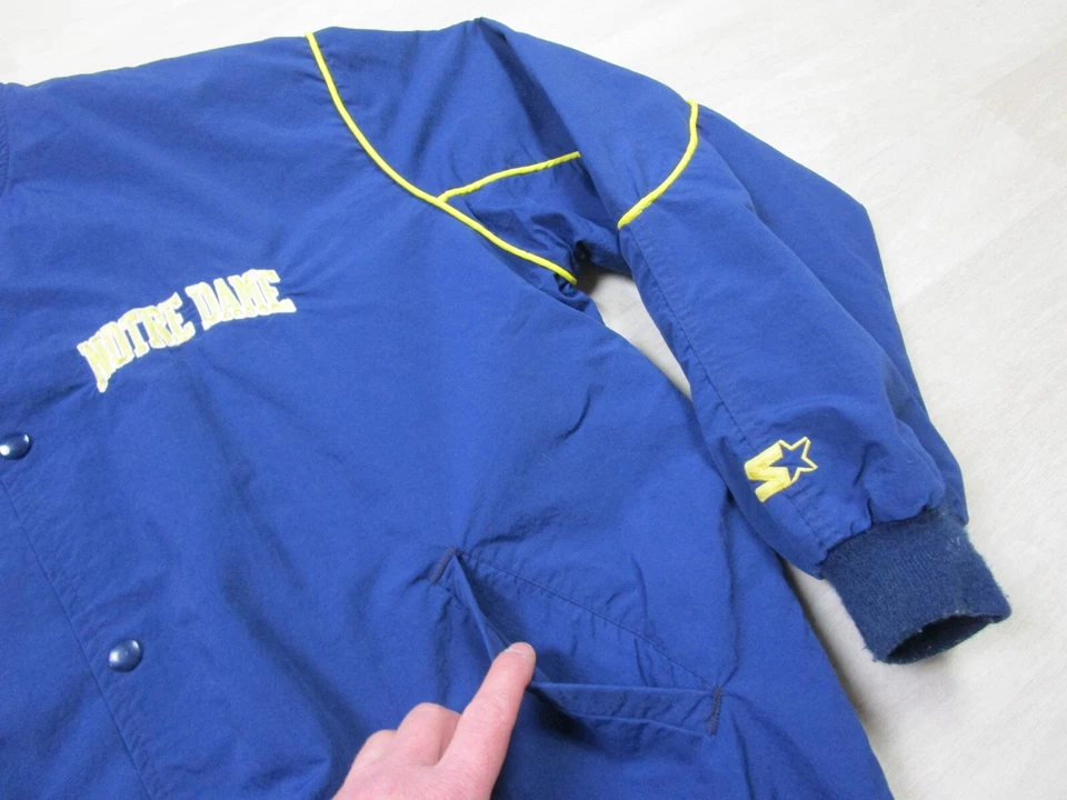 Chaqueta De Colección Años 80 Notre Dame Starter (XL) Ligera EE. UU. Universidad Spellout Foto 4 de 4